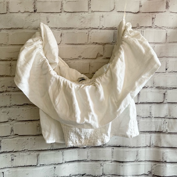 White Ruffle‎ Off-Shoulder Top - Picture 2 of 4